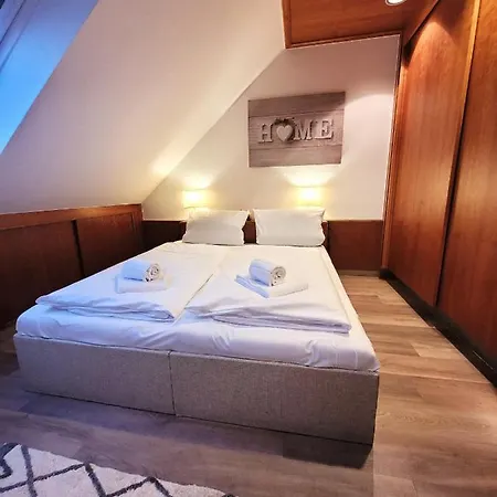 21077 Apartment
